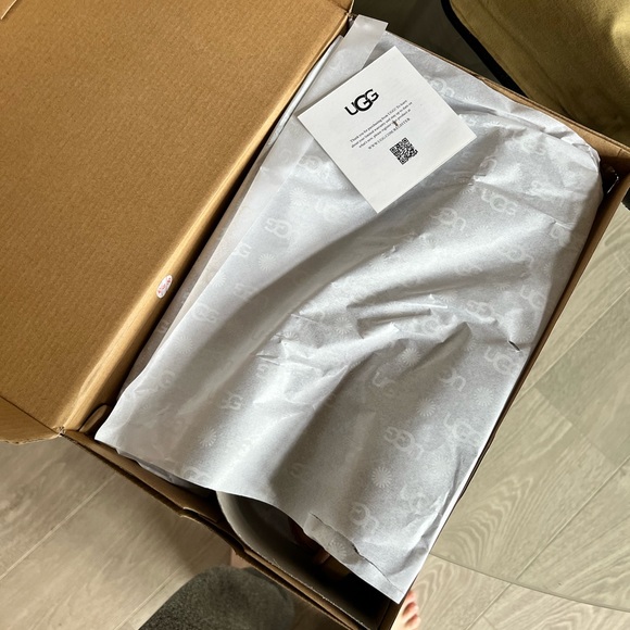 UGG Tasman Slippers W8 - BNWT - Picture 3 of 4